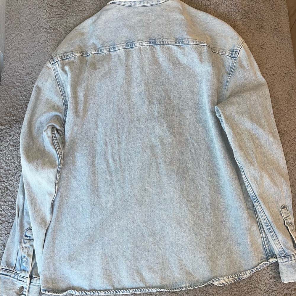 H&M Light Wash Casual Denim Shirt - Picture 2 of 4